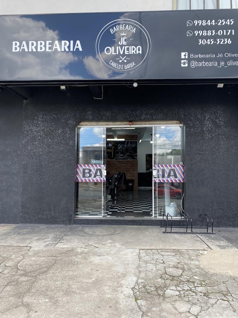 Fachada da Barbearia Jé Oliveira, no Xaxim, Curitiba